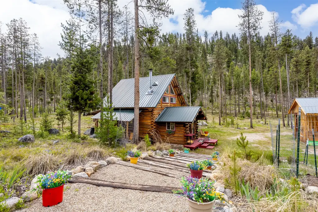 1441 Bonanza Drive, Sula