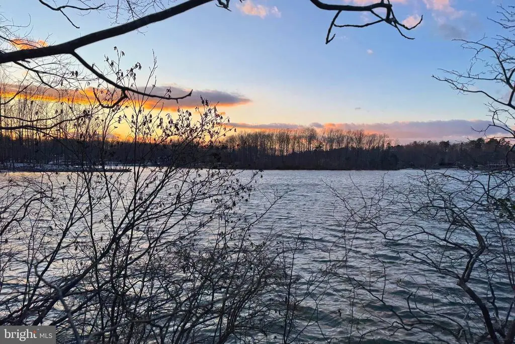 Elk Creek Rd, Mineral