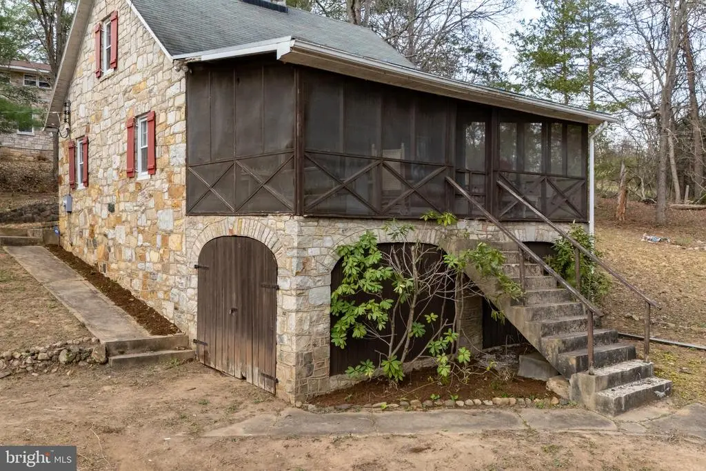 195 Lawyer Dr N, Stanley