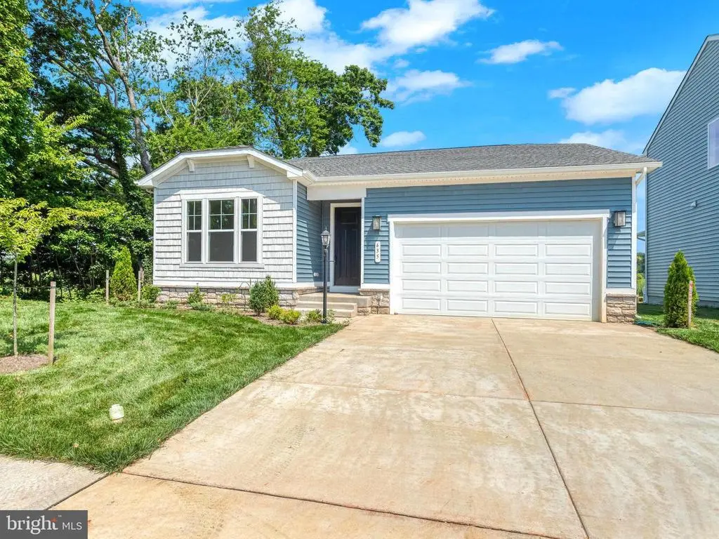 635 Clover Ln, Orange