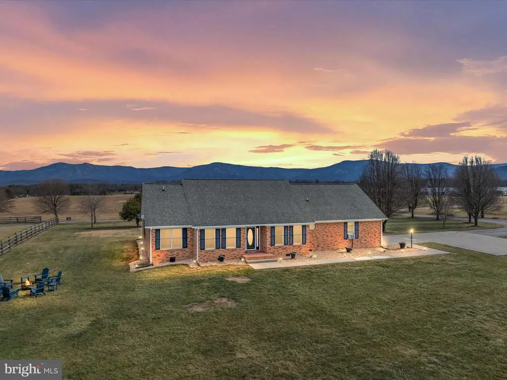 237 Preston Ln, Luray