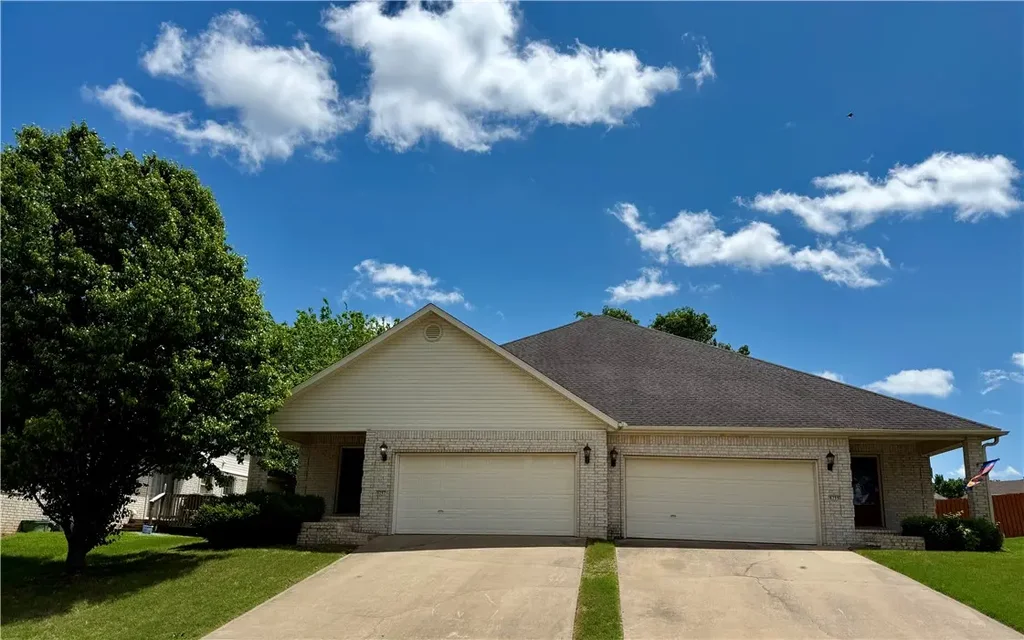 6297/6299 W Milliken Bend, Fayetteville