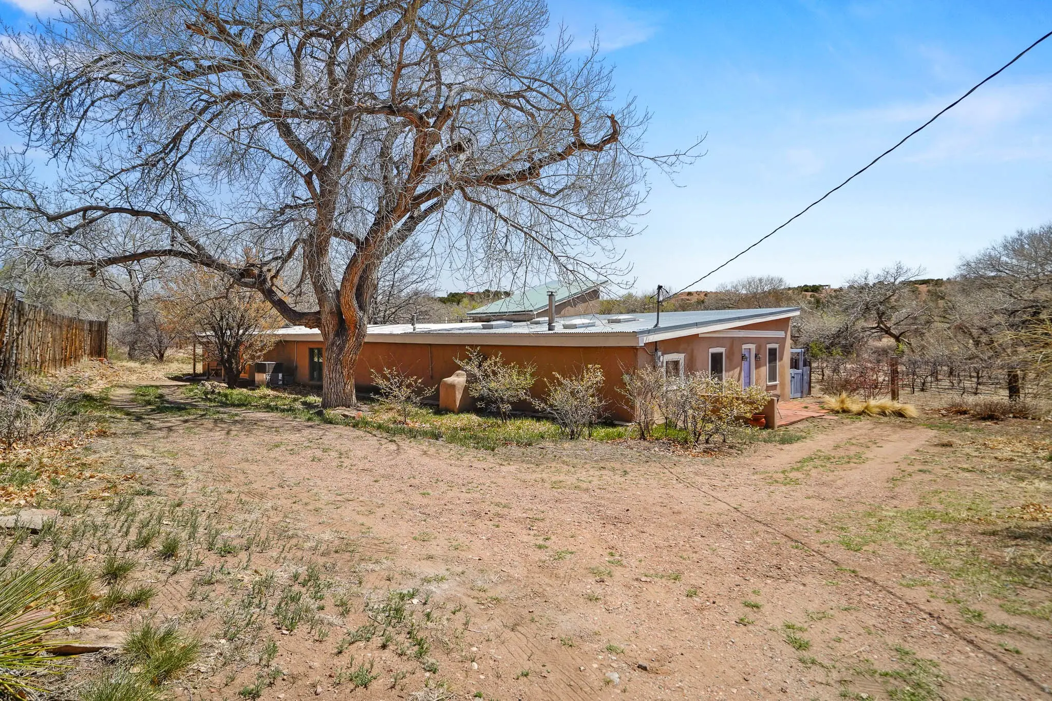 440 Los Pinos, Santa Fe