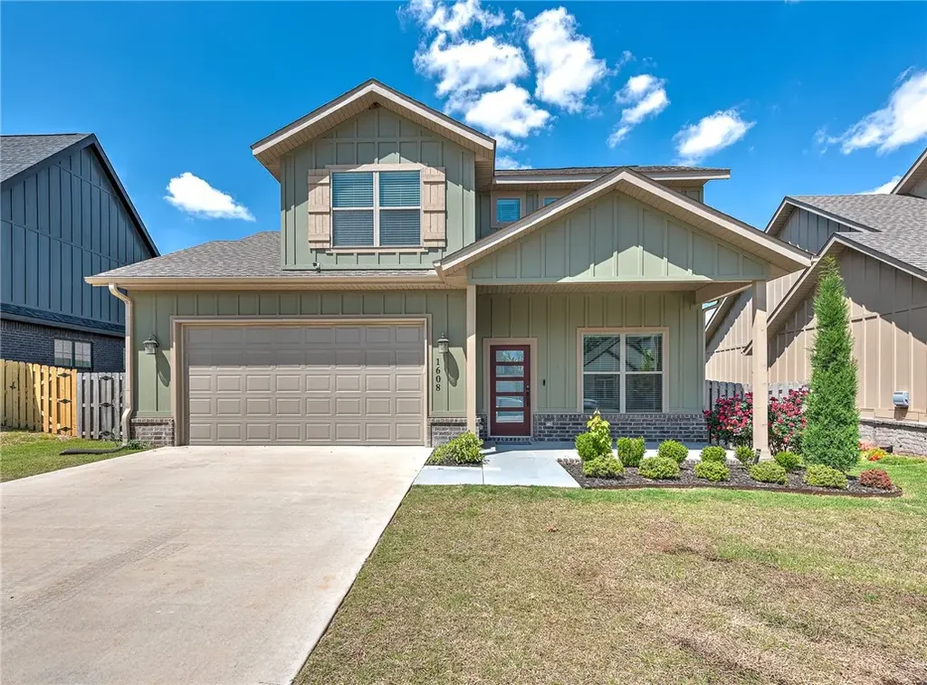 1608 23rd Place, Rogers