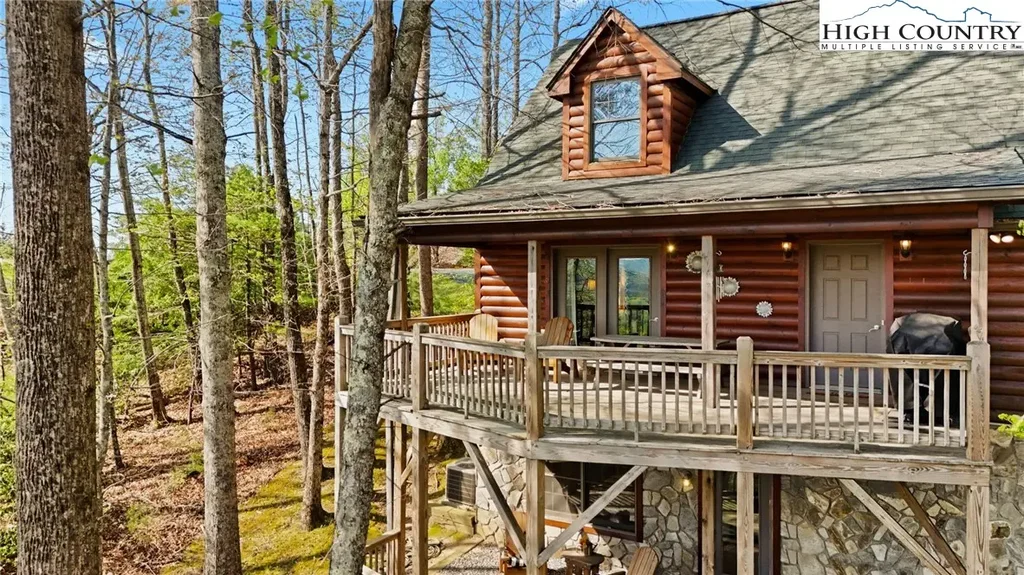 672 Cedar Trail, Fleetwood