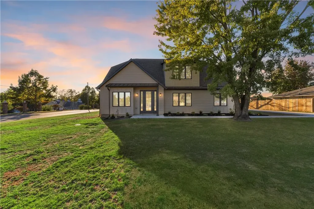 502 Concord Street, Lowell