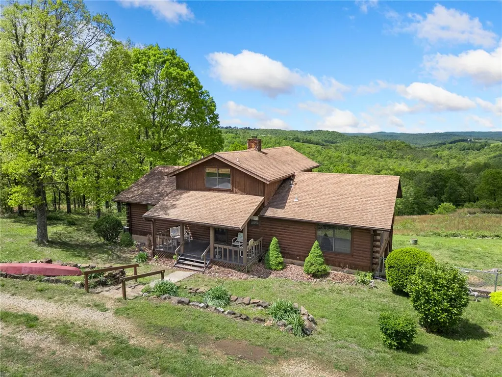 8283 Ar-43 Highway, Compton