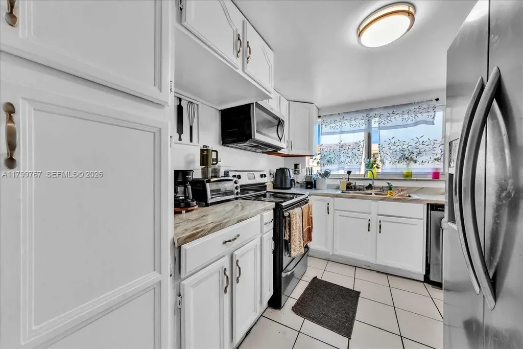 2451 Nw 41st Ave 304, Lauderhill