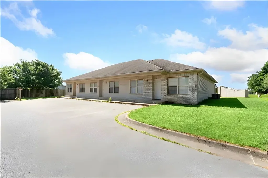 1270 -1274 Trinity Drive, Fayetteville