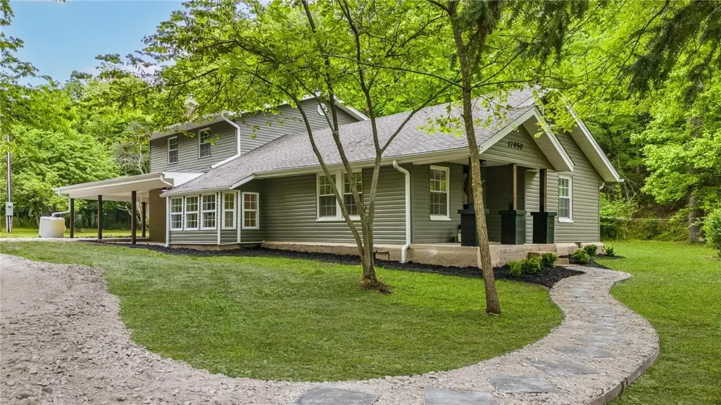 17950 Clear Water Road, Fayetteville