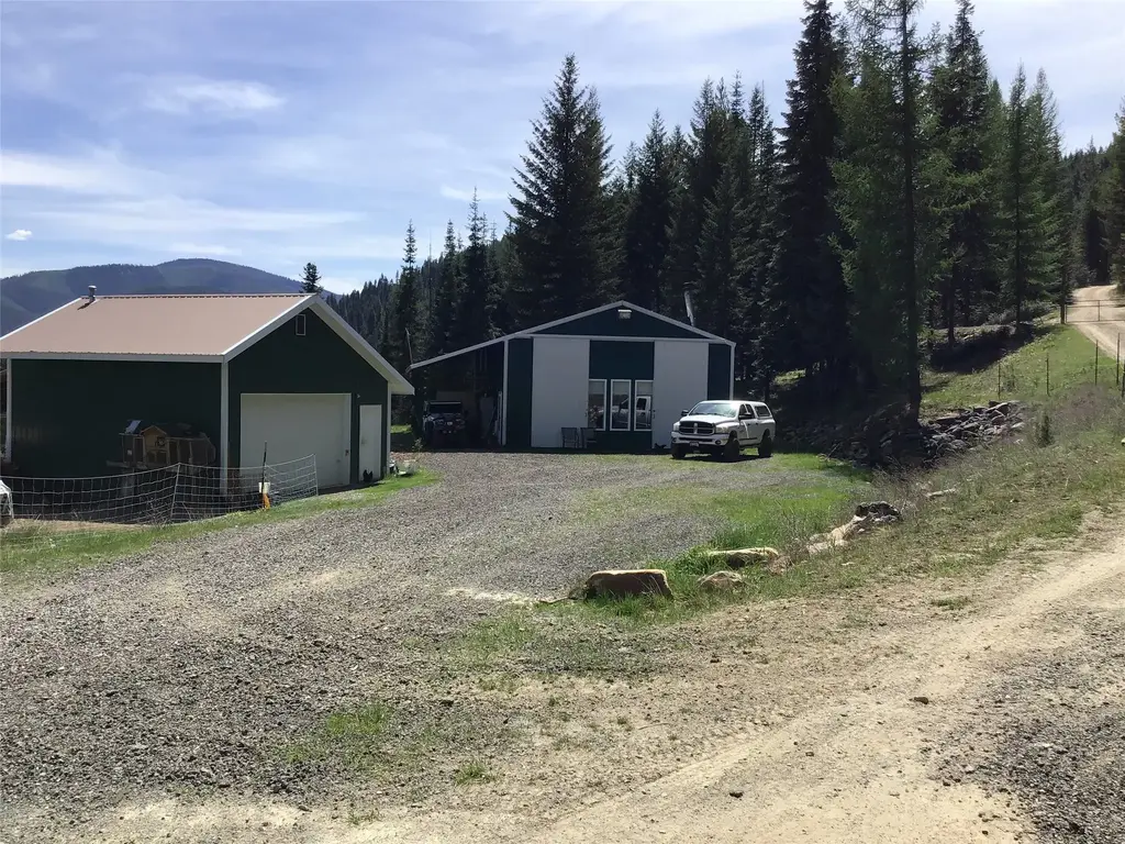 360 Valley Drive, De Borgia