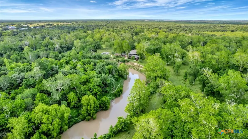 San Antonio River Road, Victoria