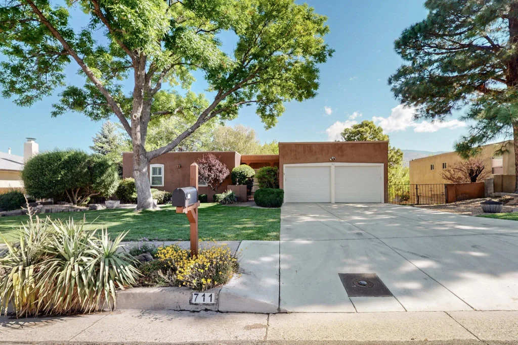 711 Branding Iron Drive Se, Albuquerque