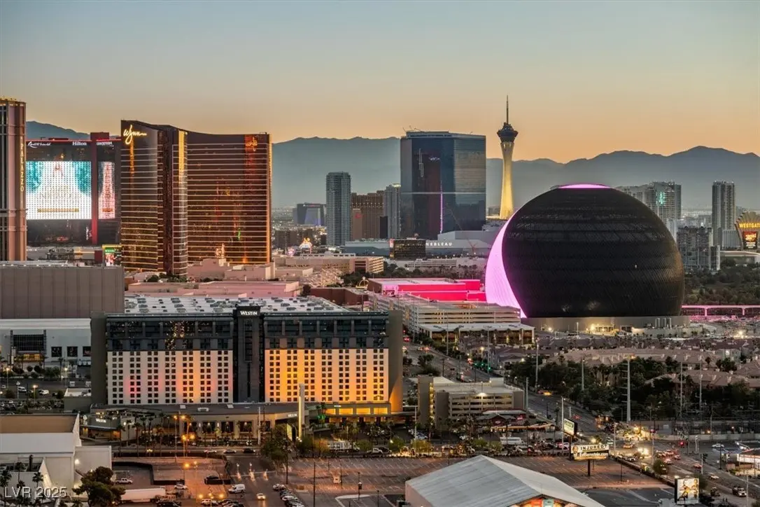 125 E Harmon Avenue 321, Las Vegas