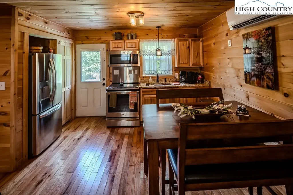 407 Ashe Park Road, Jefferson