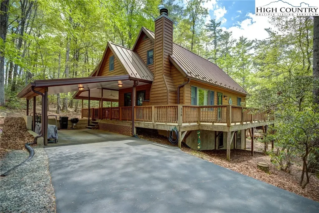 358 Bear Ridge Trail, Fleetwood