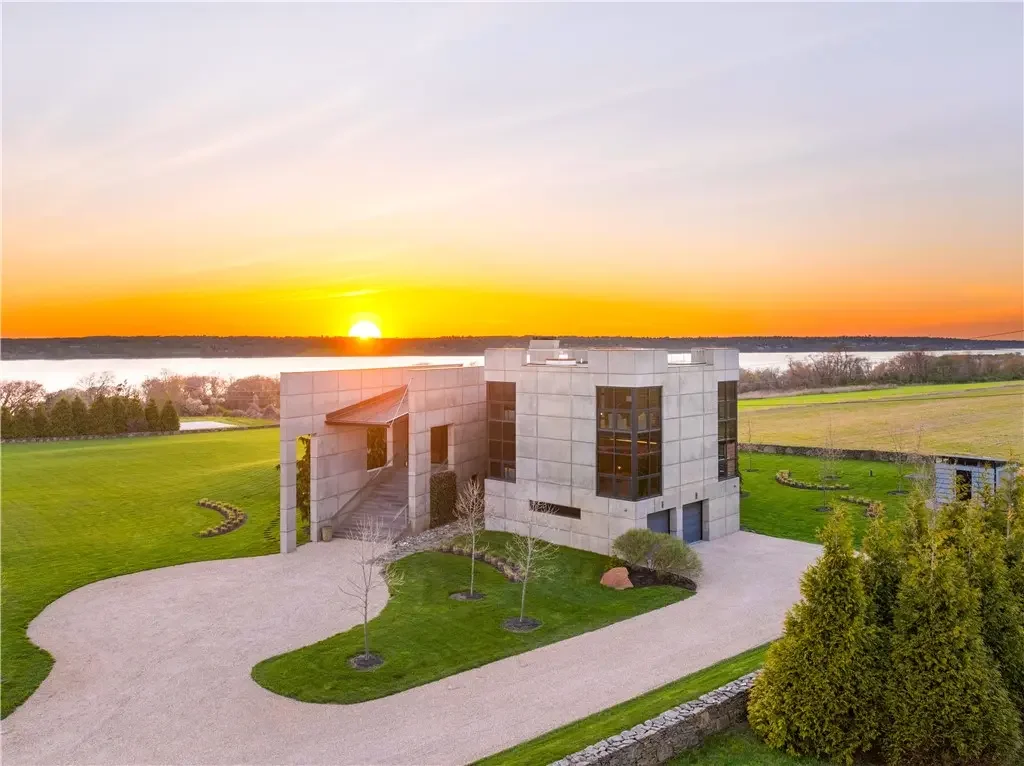 155 West Main Rd, Little Compton