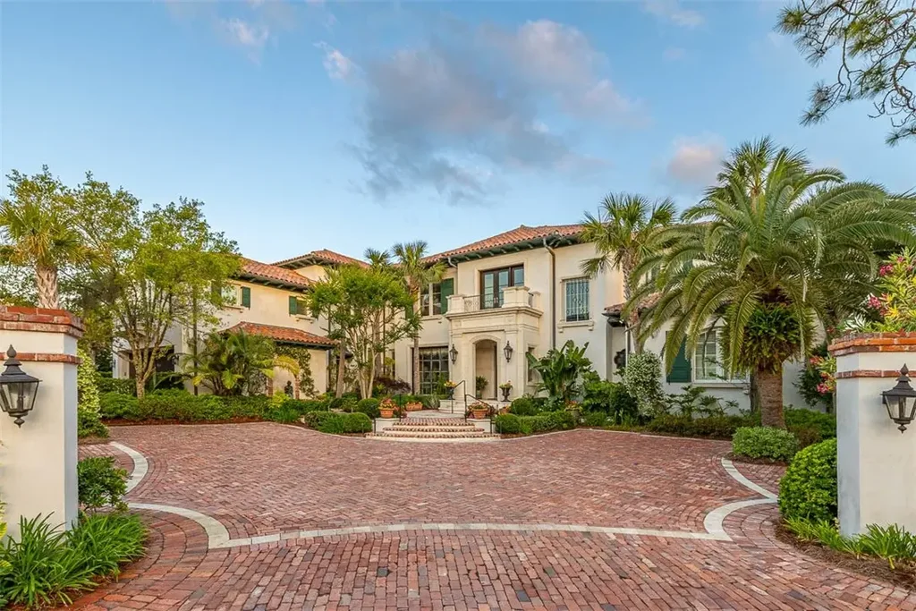 261 W Tenth Street (cottage 565), Sea Island