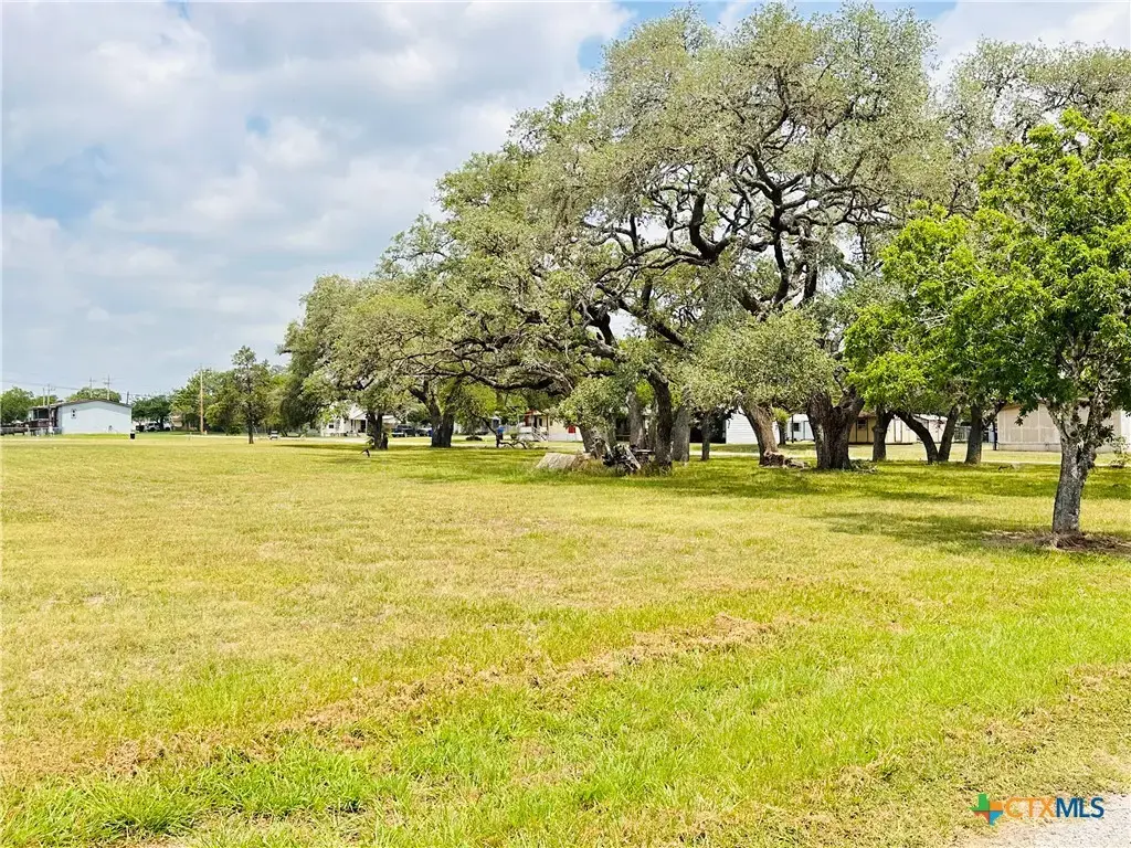 510 Pat Cleburne Street, Yoakum