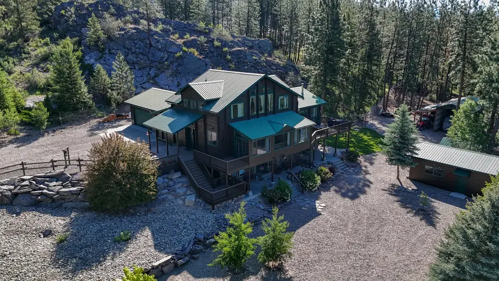 6961 Mt Hwy 200, Plains