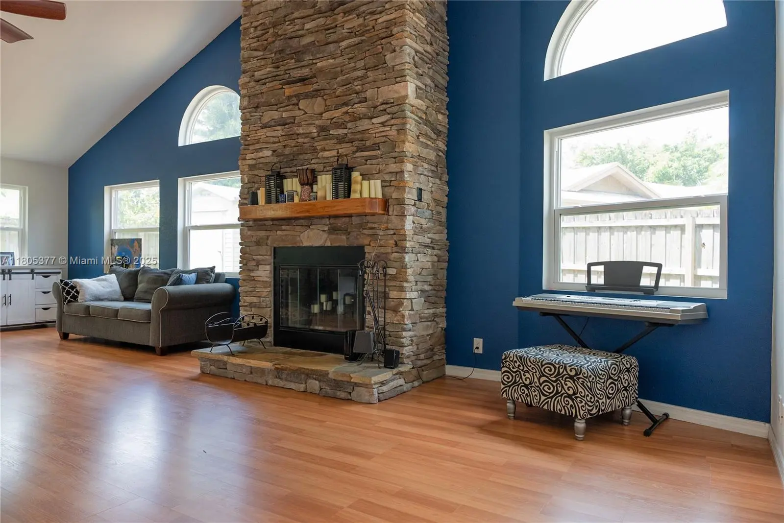 Photo of Listing #A11805377