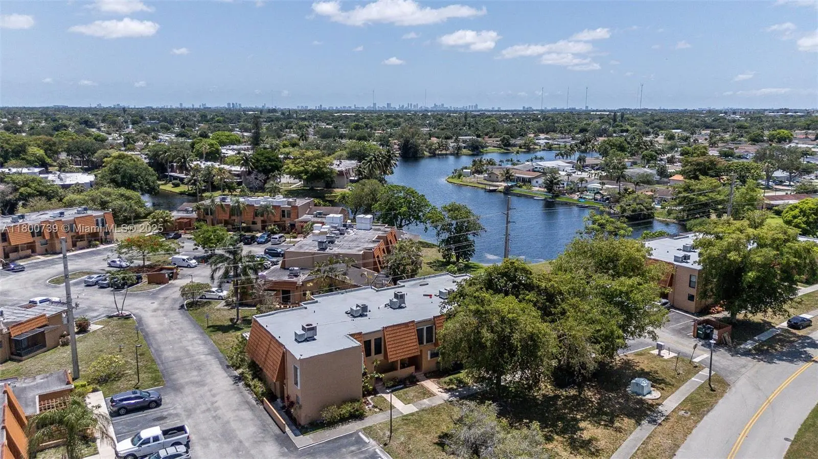 Photo of Listing #A11800739