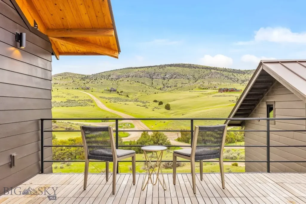 94 Rock Castle Road, Manhattan