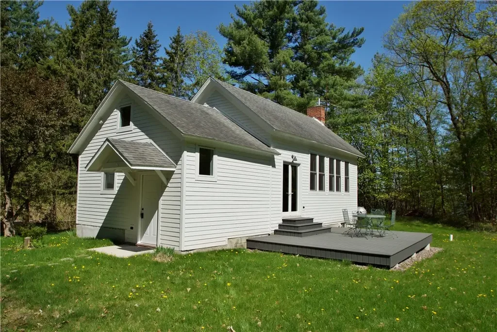 N872 County Highway Md, Sarona