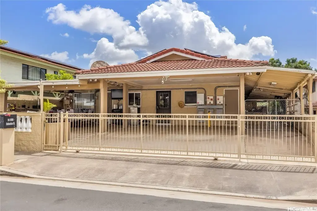 94-1090 Kuhaulua Street, Waipahu
