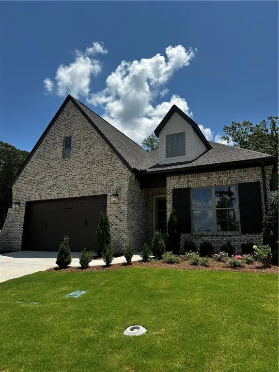 489 Windsor Dr, Opelika