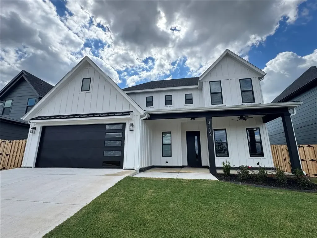 4112 Erin Drive, Rogers