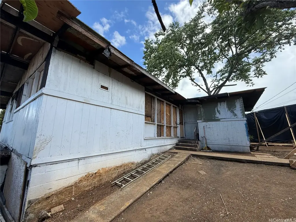 2058 Ala Mahamoe Street, Honolulu