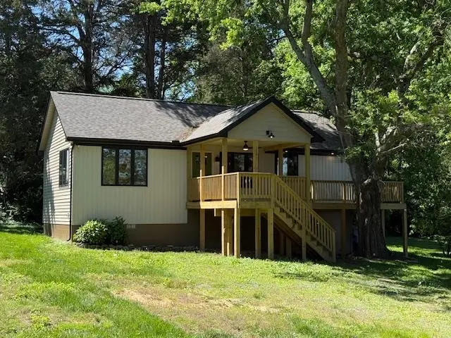 1201 Lakeshore Dr S, Louisa