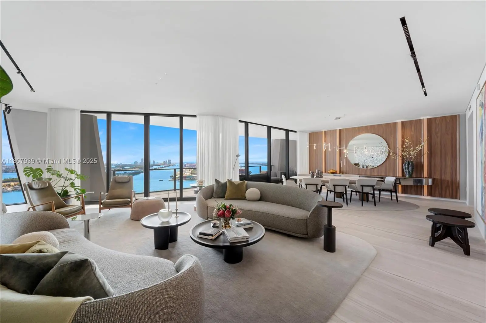 Photo of Listing #A11807939