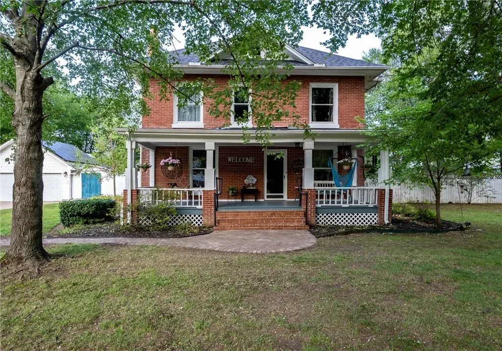 517 N Madison Street, Siloam Springs