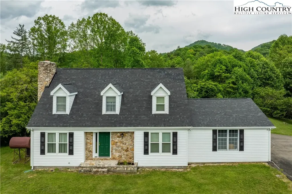 1546 Stage Road, Mountain City