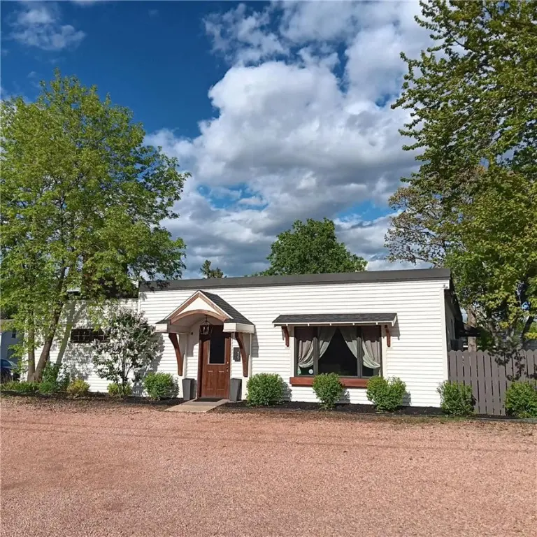 425 Tainter Avenue, Rice Lake