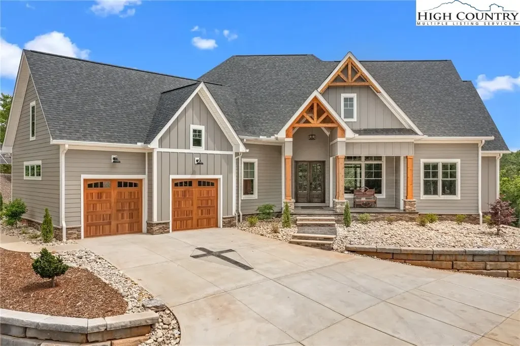 5360 Low Country Road, Lenoir