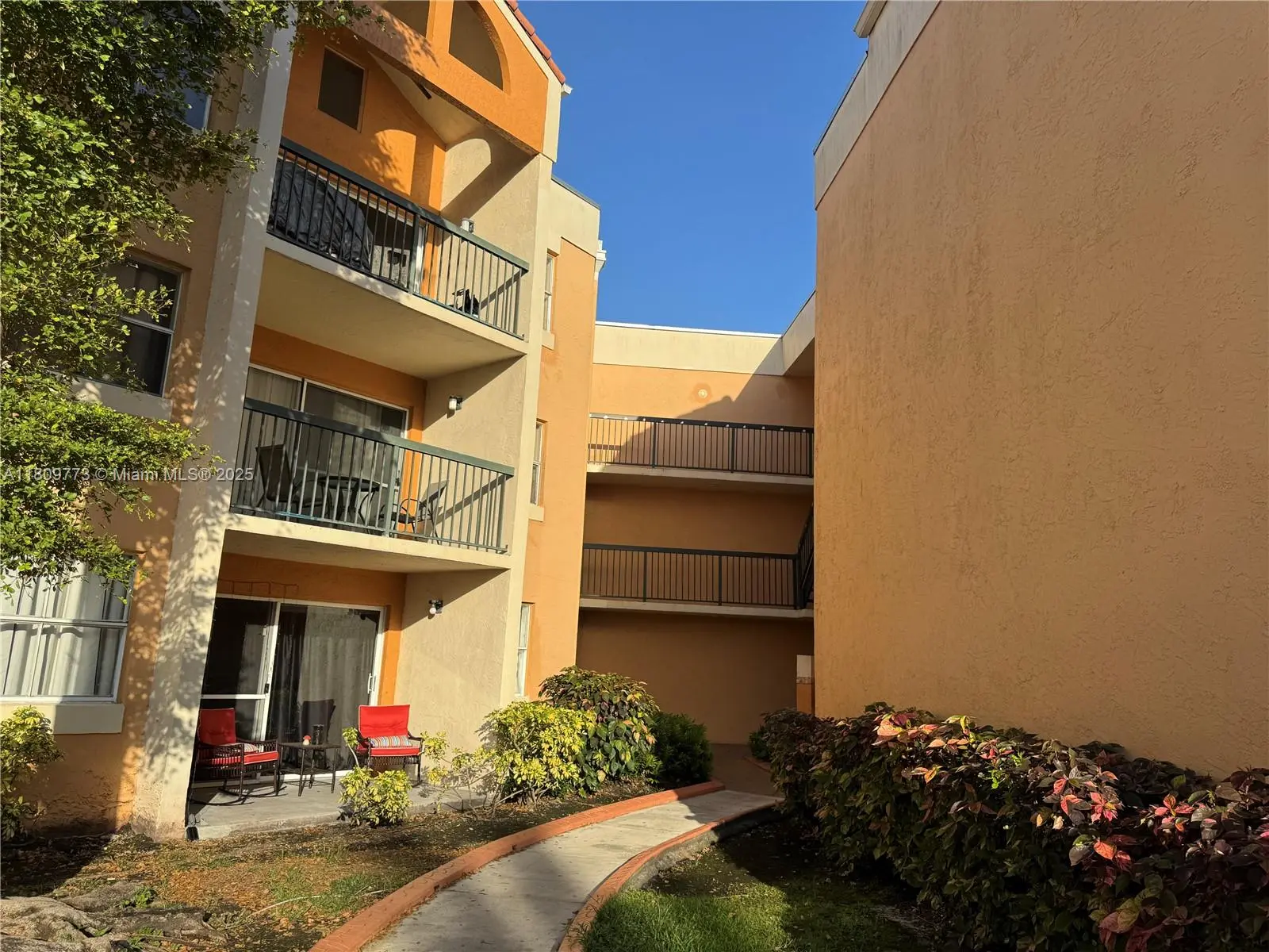 Photo of Listing #A11809773