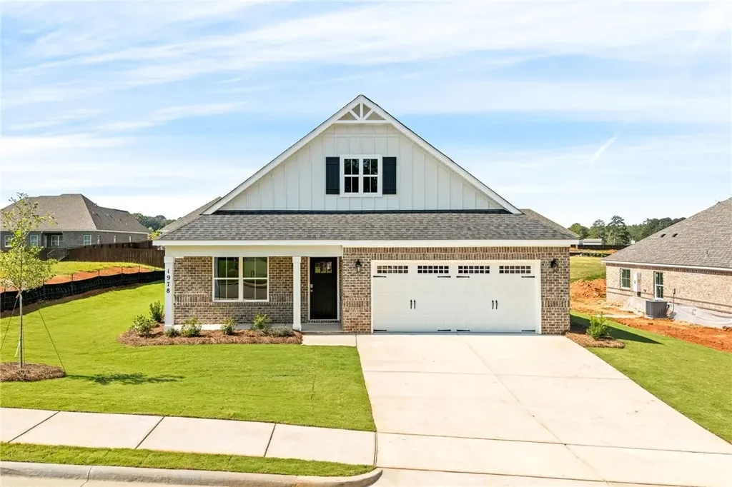 1978 Hidden Lakes Dr, Opelika