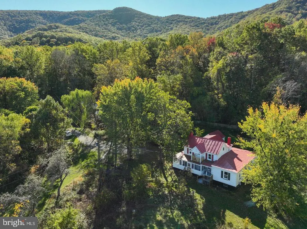 228 Black Bear Ln, Stanley