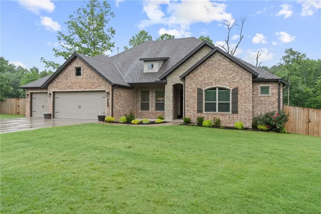 5219 Joe Lane, Rogers