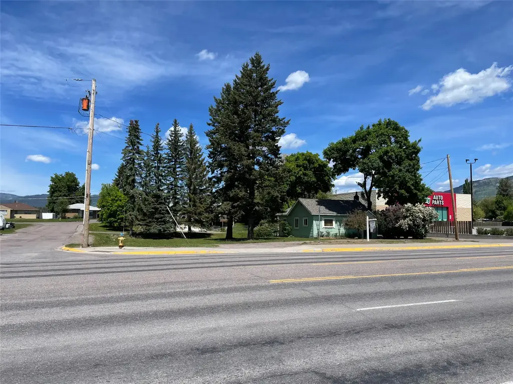 929 9th Street W, Columbia Falls