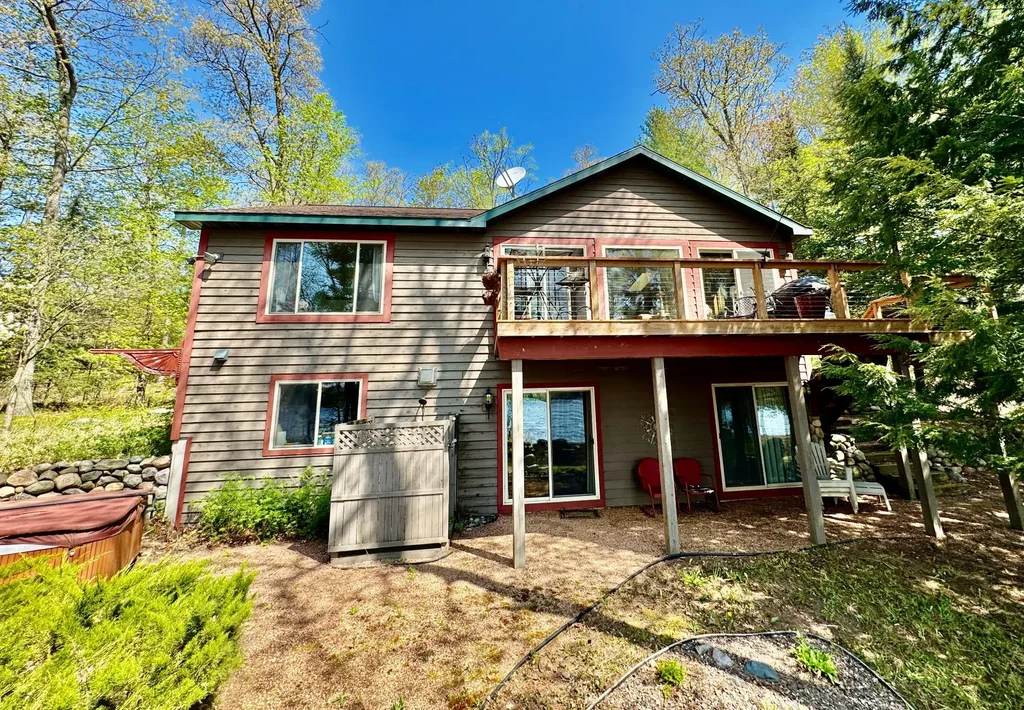 8404 Squirrel Lk Rd, Minocqua