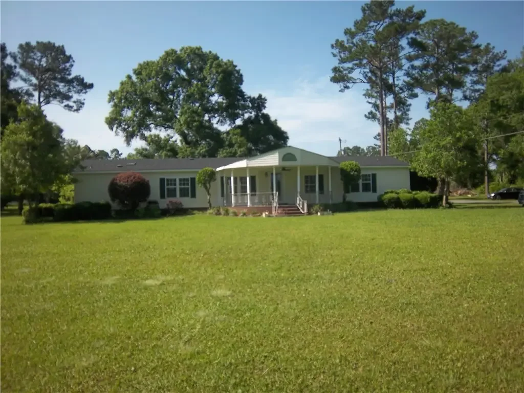 6498 Central Avenue, Waycross