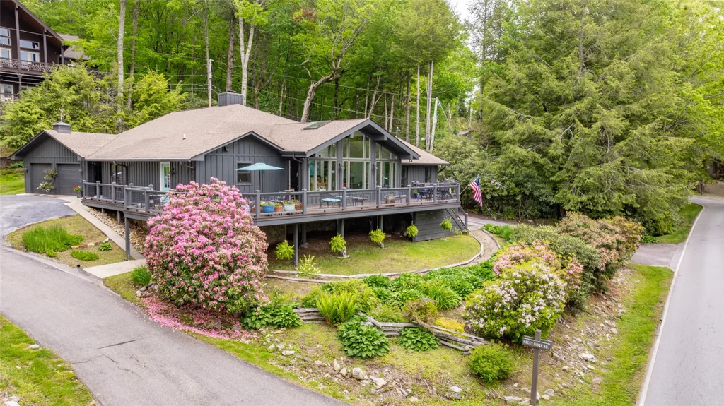 226 Sky Lake Drive, Highlands