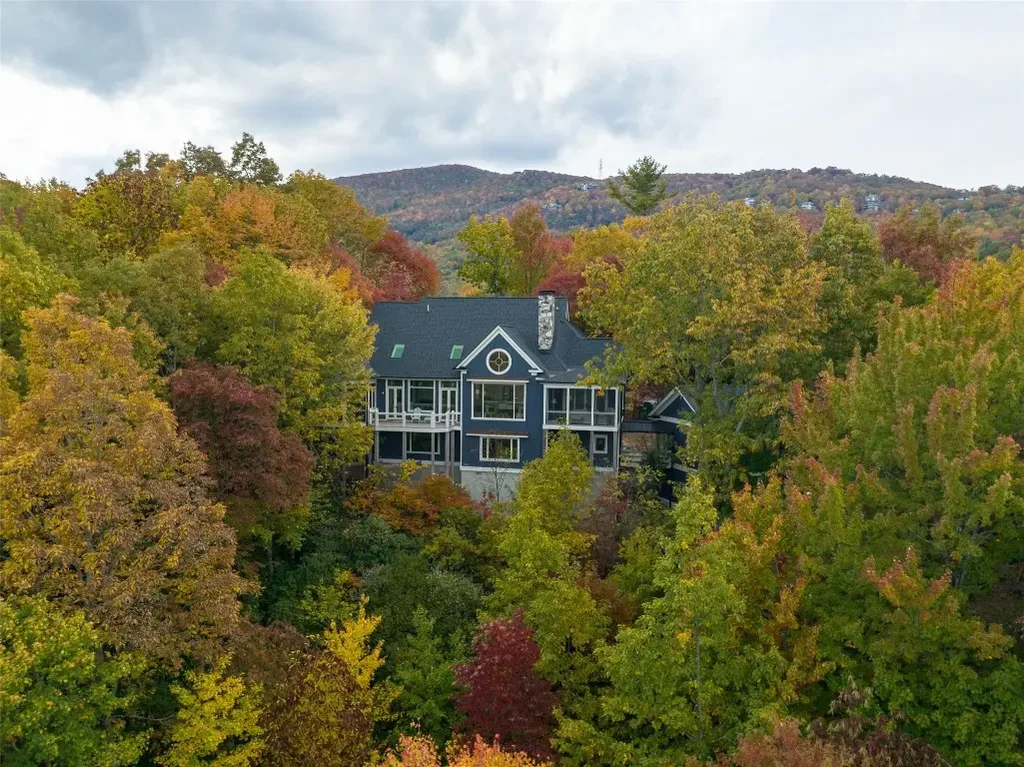 251 Toxaway Court, Lake Toxaway