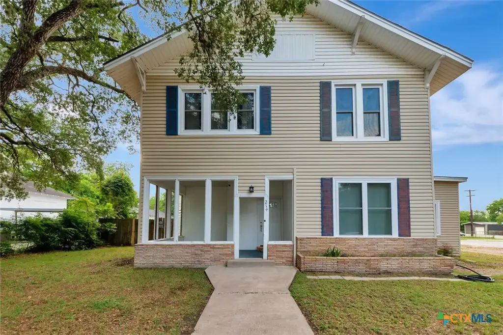 214 Hubbard Street, Yoakum