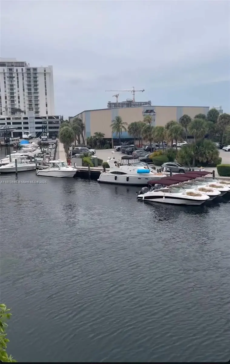 Photo of Listing #A11813695