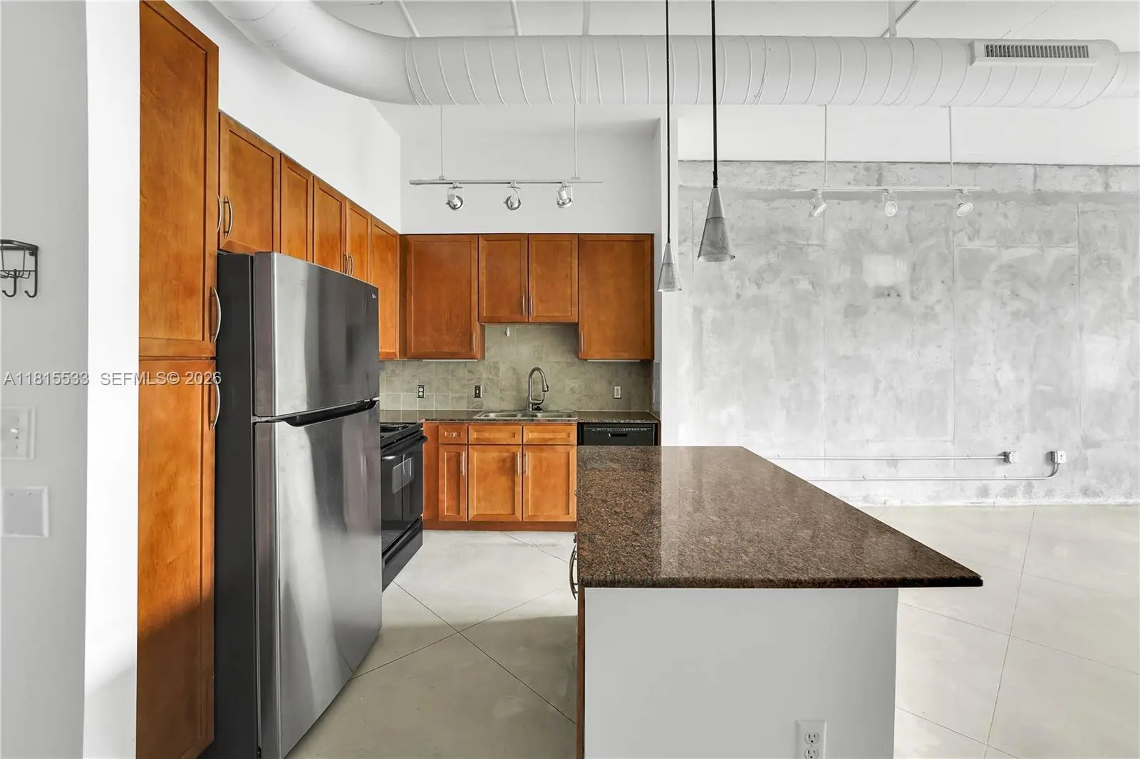 Photo of Listing #A11815533